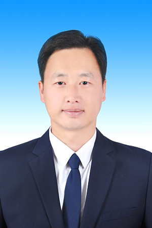 曾维杰寸照.jpg